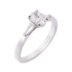 Platinum 0.88ct Oval Cut Diamond Engagement Ring