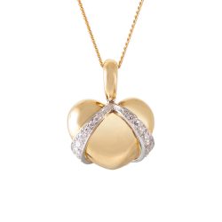 heart shaped pendant in yellow gold