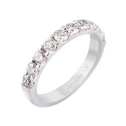brilliant cut diamond set wedding ring in platinum