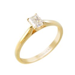 radiant cut diamond single stone ring in yellow gold