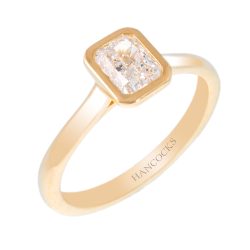 radiant cut diamond ring in yellow gold rubbed over setting
