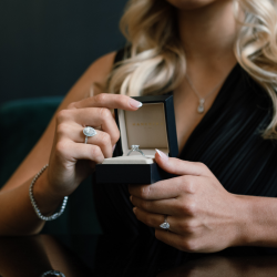 Pear Shaped Engagement Rings