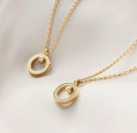18ct-gold-halo-pendant