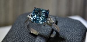 18ct-white-gold-aquamarine-and-diamond-ring