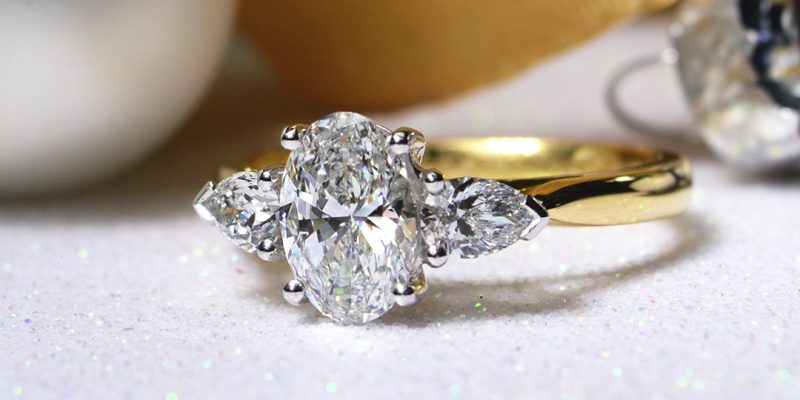 3203-oval-diamond-3-stone-ring
